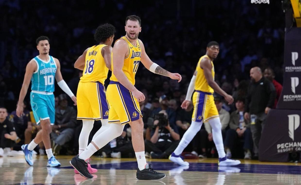 完美世界对战平台-爆冷！湖人惨败东部鱼腩！詹姆斯创历史第一，东契奇空砍39分4助