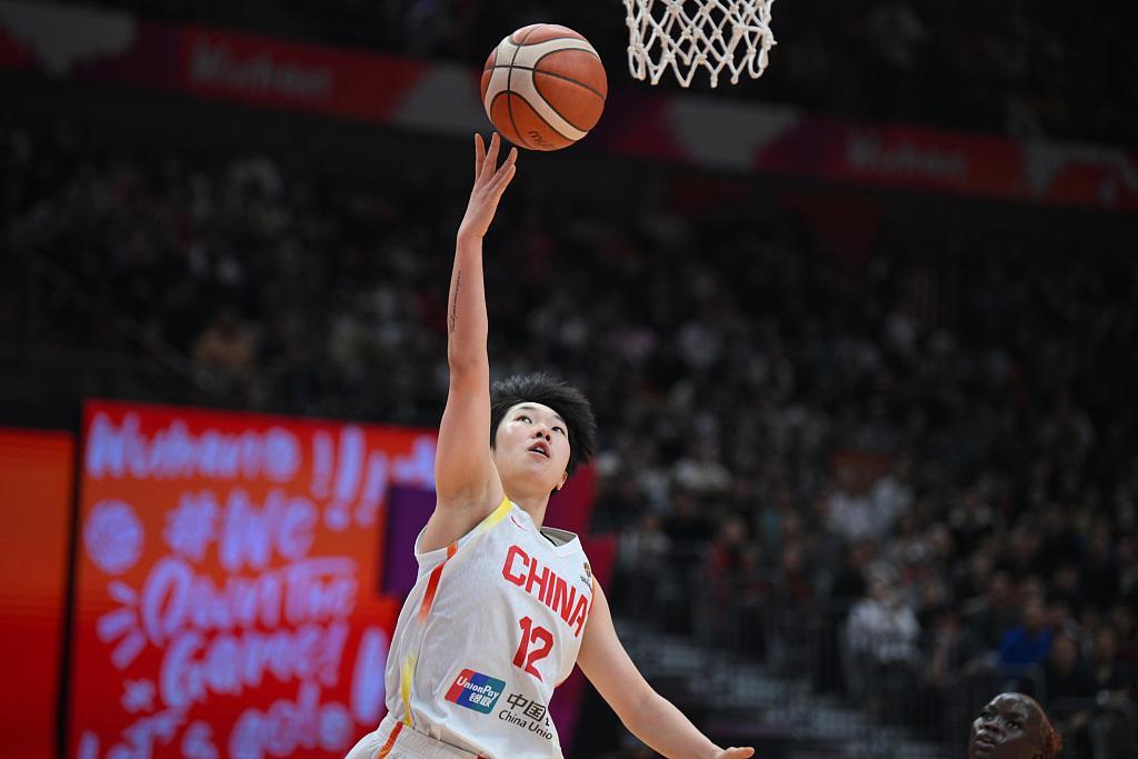 完美世界对战平台-14分3板！她是国家队一年级新生，敢打敢拼，有望成苗立杰接班人